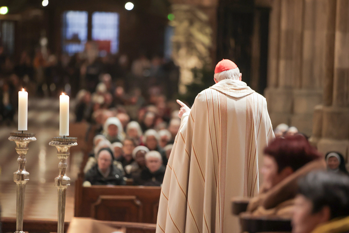 Schönborn: Herausforderungen schmieden Diözesen und Orden zusammen