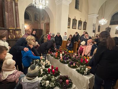 Familienmesse mit Adventkranzsegnung