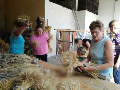 Flechten der Erntekrone