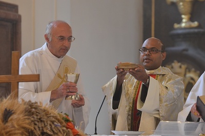Amtseinführung Pater Nicholas Thenammakkal in der Pfarrkirche Asparn/Zaya