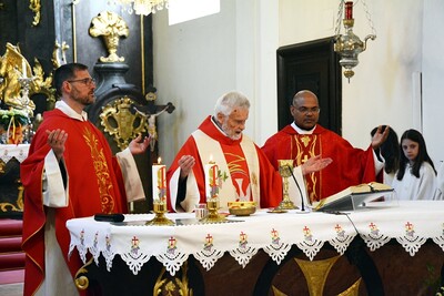 Gottesdienst und Pfarrfest in Asparn/Zaya