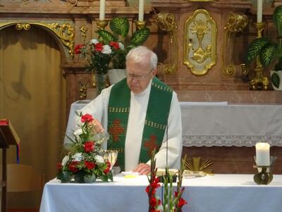 Pater Schwarzl feierte die Hl. Messe