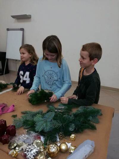 Konzert, Pfarrkaffee, Adventkranz flechten