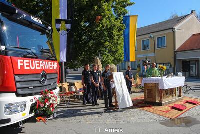 Segnung des neuen Feuerwehrautos