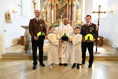 Florianimesse mit Segnung der neuen Einsatzhelme