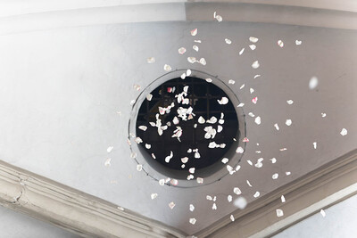 Das Pfingstfest wird am 50. Tag nach Ostern gefeiert. Wegen dieser Ausgießung des Heiligen Geistes am Pfingsttag, von der dieser Text aus der Apostelgeschichte berichtet, wird dieses Ereignis als Geburtstag der Kirche und als Beginn der weltweiten Mi