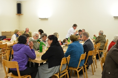 Agape im Gemeindesaal