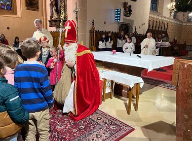 Nikolausbesuch in der Stadtpfarrkirche / Pfarre Baden St. Stephan
