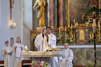 Festgottesdienst und Fronleichnamsprozession