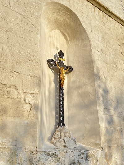 Kreuz aussen, Detail Pfarrkirche Weigelsdorf