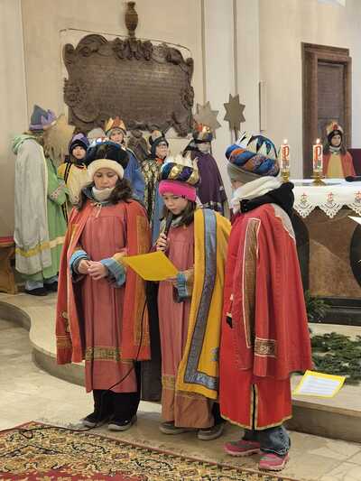 Sternsingergruppen der Pfarre Asparn/Zaya