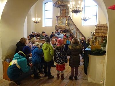 Krippenandacht in der Kirche in Ameis