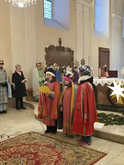 Sternsingergruppen der Pfarre Asparn/Zaya