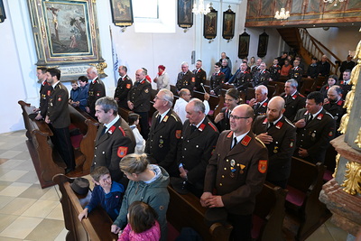 Florianimesse mit Segnung der neuen Einsatzhelme