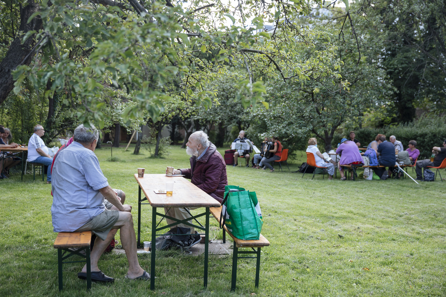 Abkühlen im Pfarrgarten