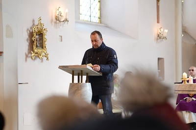 Die heurigen Erstkommunionkinder stellen sich vor.