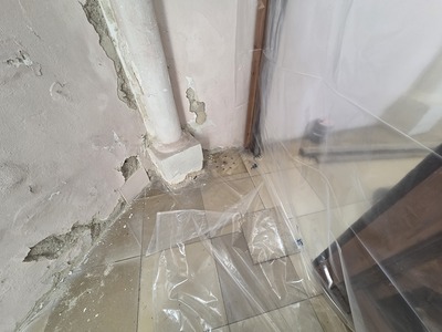 Herstellung einer Staubdichten Ebene hinter dem Hochaltar