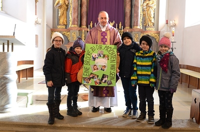 Die heurigen Erstkommunionkinder stellen sich vor.