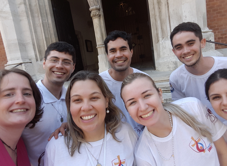 Zehntausend Pilger zum Weltjugendtag machen in Wien Station