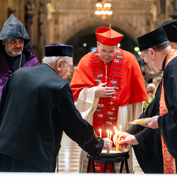 Stephansdom: Gebet für gerechten Frieden in der Ukraine / Schönlaub/EDW Stephansdom: Gebet für gerechten Frieden in der Ukraine