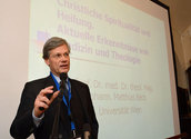 Matthias Beck bei seinem Vortrag am Kongress 