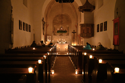Gottesdienst bei Kerzenschein