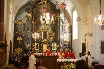 Gottesdienst und Pfarrfest in Asparn/Zaya