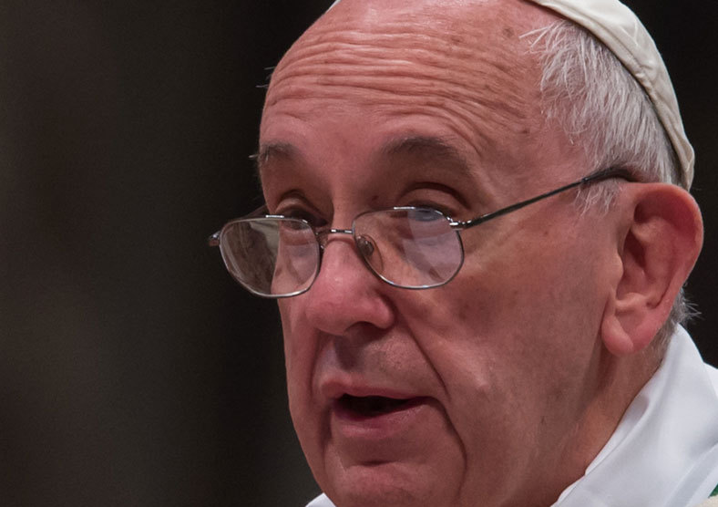 Wortlaut der Aussagen von Papst Franziskus über die Anschläge der vergangenen Tage beim Flug von Rom nach Krakau.