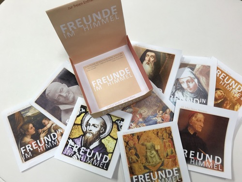 Freunde im Himmel zum Auflegen in der offenen Kirche