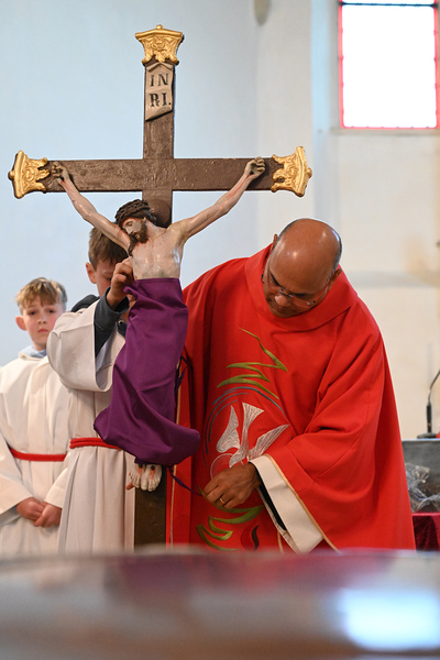 Karfreitagsliturgie in der Kirche in Wenzersdorf