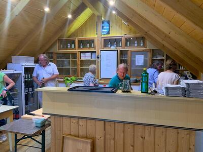 Gottesdienst und Pfarrheurigen in Ameis