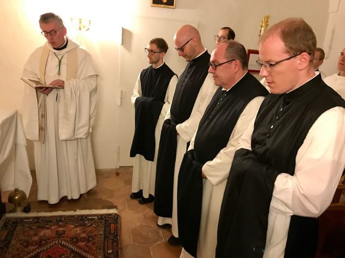 Vier Zisterzienserpriester für den Kloster-Neustart nach Ostdeutschland entsendet.