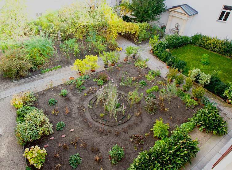 Blick in den Klostergarten