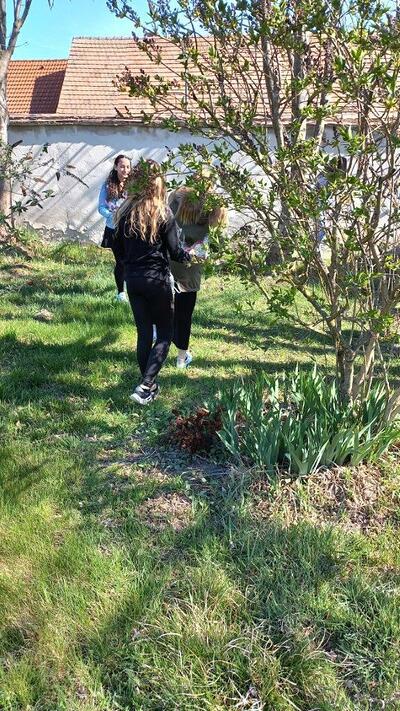 Osternest suchen im Pfarrhofgarten in Ameis