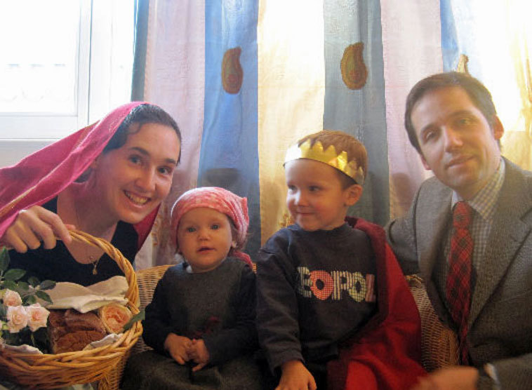 Familie Haselsteiner als Heilige verkleidet 