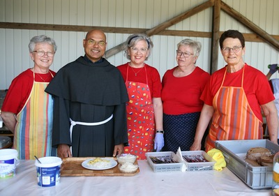 Gottesdienst und Pfarrfest in Asparn/Zaya