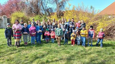 Osternest suchen im Pfarrhofgarten in Ameis