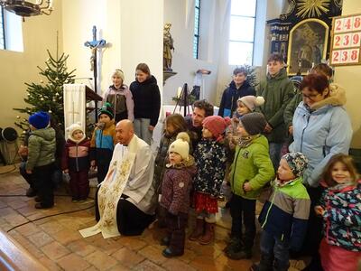 Krippenandacht in der Kirche in Ameis