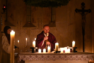 Gottesdienst bei Kerzenschein