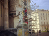 Sanierungsarbeiten an den Engeln vor der Karlskirche/Michael Prüller
