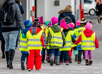 Familienverband unterstützt Forderungen der Kindergärtnerinnen