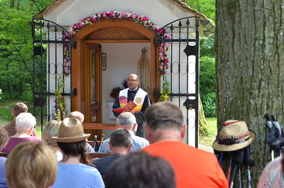 Maiandacht der Pfarren Asparn, Gnadendorf, Michelstetten und Wenzersdorf bei der Bildeichenkapelle