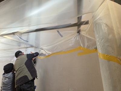 Herstellung einer Staubdichten Ebene hinter dem Hochaltar