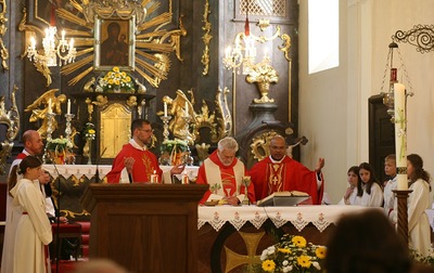 Gottesdienst und Pfarrfest in Asparn/Zaya