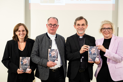Buchpräsentation Für euch Bischof, mit euch Christ / Erzdiözese Wien/ Schönlaub, Stephan Schönlaub Buchpräsentation Für euch Bischof, mit euch Christ
