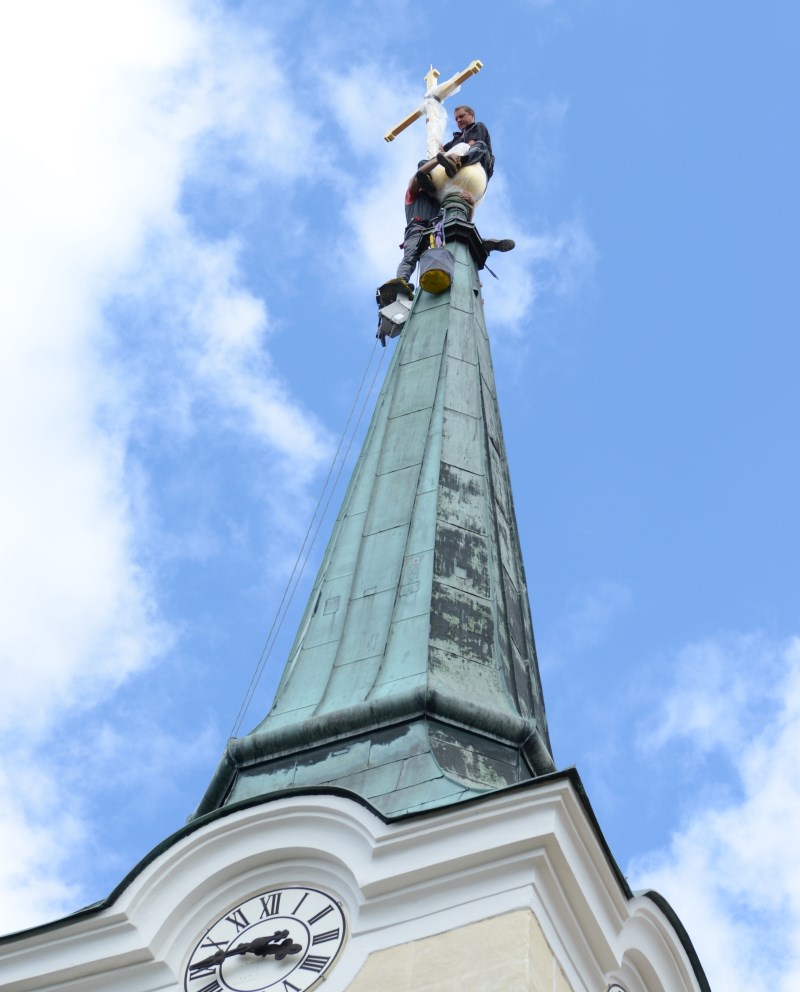 Turmkreuzsegnung und Montage in Sonnberg