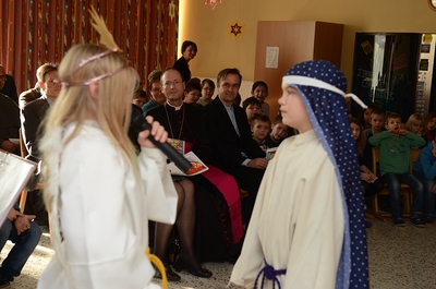 Weihbischof Turnovszky besuchte das Schulzentrum Asparn/Zaya