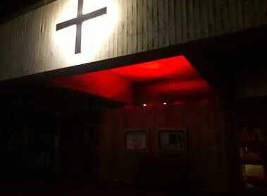 Red Wednesday / Herbert Winklehner Red Wednesday