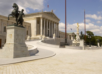 Blick auf die Fassade des Parlamentsgeb