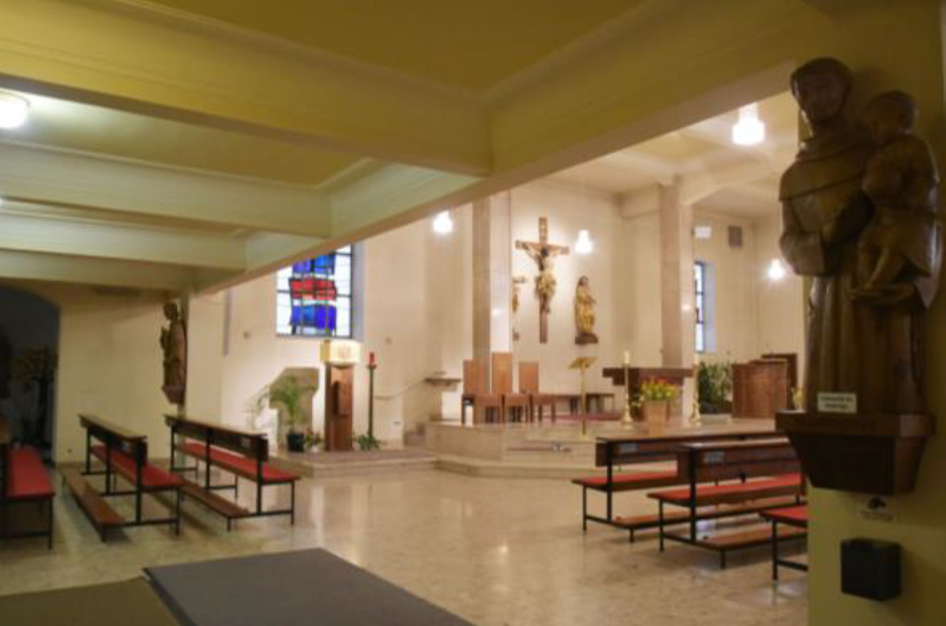 Erster Blick (vom Eingang) in den Kirchenraum